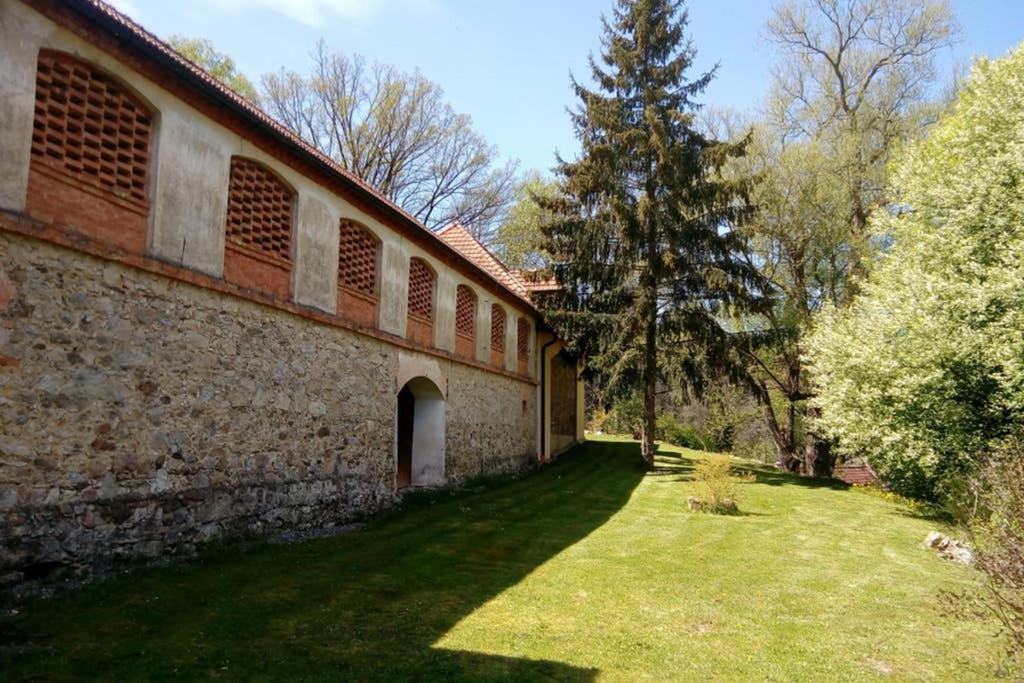 Zamecek Zdiky - Moderni Velky Apartman Bujanov Exterior photo